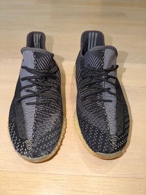 Adidas Yeezy Boost 350 V2 Carbon